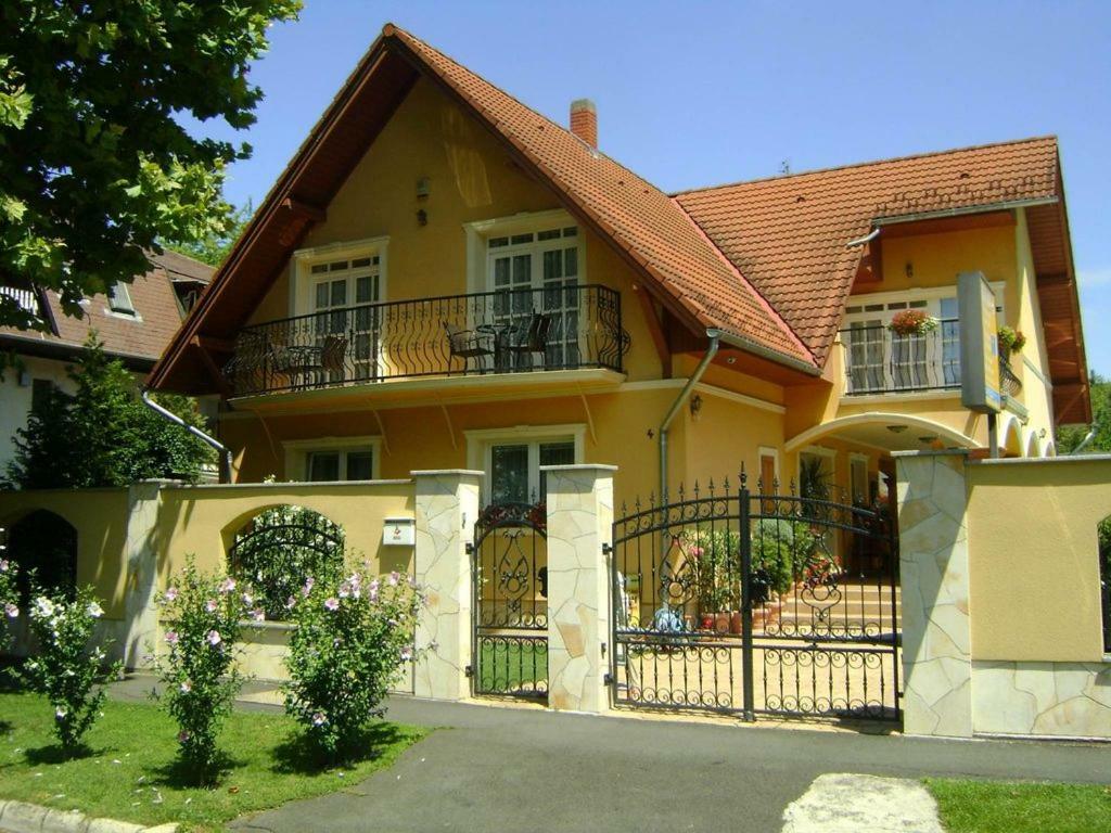 Villa Mikes Siófok Buitenkant foto